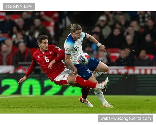 英格兰与阿尔巴尼亚比赛前,福登等轮换球员热身 英格兰与阿尔巴尼亚比赛前,福登等轮换球员热身