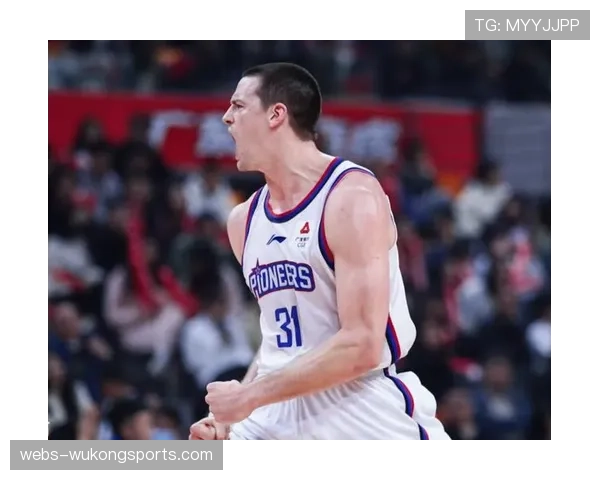 更衣室庆祝视频曝光：美国队泼水庆祝双冠，教练获“冰桶挑战”