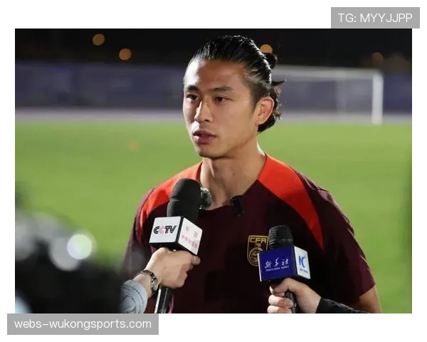 佛罗伦萨球迷开场20分钟空场抗议，球队大胜后气氛逆转。